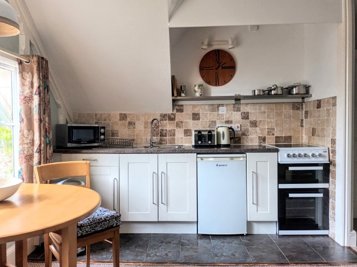 and well equipped kitchen with fridge, oven and microwave, toaster and kettle.