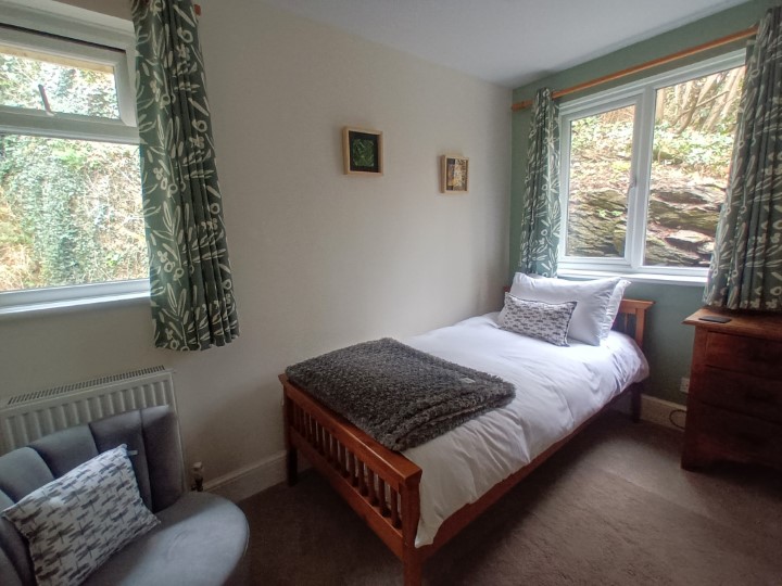 A single bedroom with rocky views.